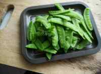 家常菜清炒荷兰豆做法图解1)