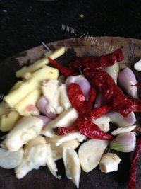 很有食欲的三杯排骨做法图解1)