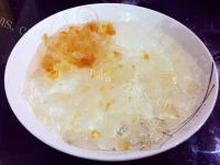 美味桃胶雪燕银耳羹做法图解3)