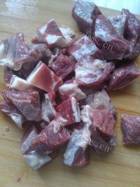 营养丰富的牛肉炖土豆胡萝卜做法图解1)