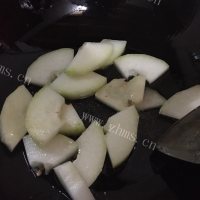美味的冬瓜粉丝汤做法图解4)