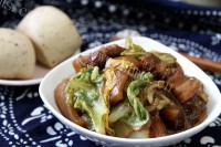 美味的猪肉白菜炖粉条做法图解12)