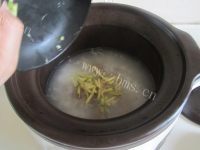 美味香菜猪肝阴米粥做法图解6)