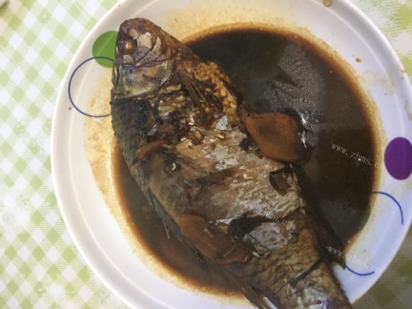 色泽鲜亮的红烧鱼