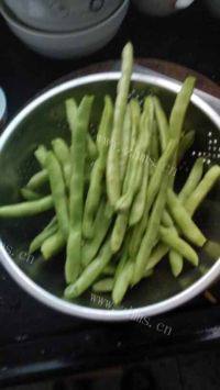 美味的炒扁豆做法图解1)