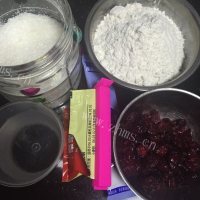 新颖的蔓越莓蒸发糕做法图解1)
