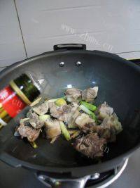 食欲满满的胡萝卜焖羊肉做法图解11)