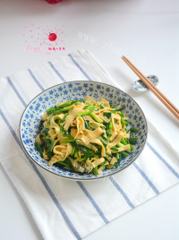 家常菜韭菜炒豆皮