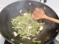 家常菜尖椒鸡蛋做法图解8)
