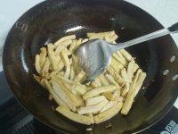 软嫩的韭菜炒豆干做法图解7)