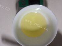 自制炼乳戚风蛋糕做法图解4)