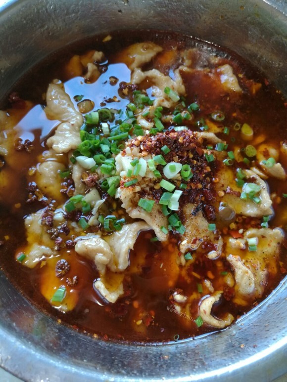 色泽鲜亮的水煮肉片