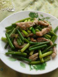 下饭的蒜苔炒肉丝