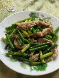下饭的蒜苔炒肉丝