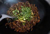 家常菜干豆角炒肉做法图解7)