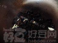 家常菜胡萝卜炒木耳做法图解5)