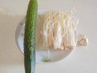 家常菜凉拌黄瓜金针菇做法图解1)