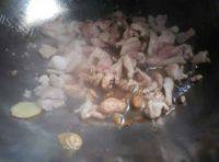 家常菜肉炒平菇做法图解8)