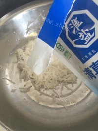 美味的萝卜丝丸子做法图解2)