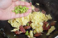 家常菜腊肠炒鸡蛋