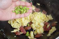 家常菜腊肠炒鸡蛋