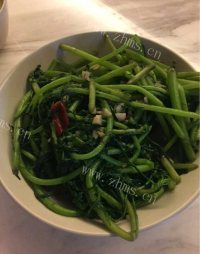 鲜香炝茼蒿做法图解4)