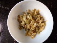 好吃的榨菜丝红米饭团做法图解4)