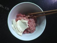 自制肉丸粉片青菜汤的做法图解二