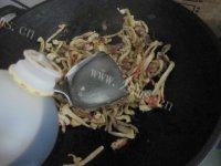 家常菜萝卜干烧肉做法图解7)