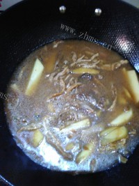美味酱焖土豆茄子干做法图解5)