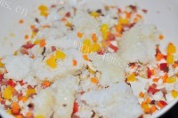 美味的新奥尔良烤翅包饭做法图解6)