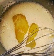 自制香蕉核桃玛芬做法图解2)