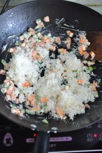 人间美味般的沙拉炒饭做法图解5)