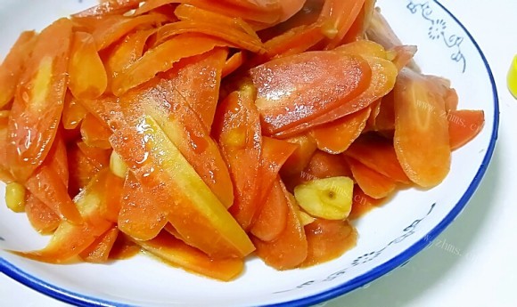 回味无穷的素炒胡萝卜
