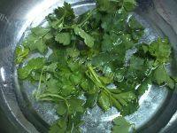 芹菜叶蛋炒饭做法图解1)
