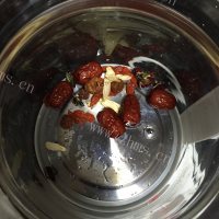 色香味浓的西洋参玫瑰花茶做法图解3)