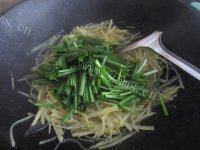 家常菜韭菜土豆丝做法图解9)