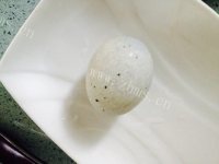 香飘十里的凉拌皮蛋做法图解1)