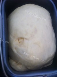 快捷的肉松培根面包做法图解3)