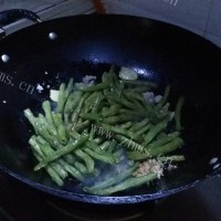香喷喷的干煸四季豆做法图解11)