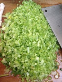 美味的猪肉芹菜饺子做法图解4)