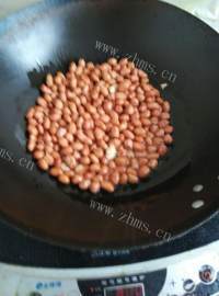下酒菜油炸花生米做法图解3)