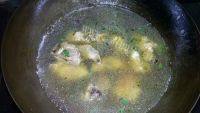 家常菜排骨炖土豆做法图解7)