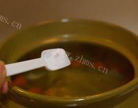 薏米鸡骨草茯苓煲老鸭做法图解6)