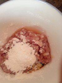 美味营养的酸豆角炒肉末做法图解4)