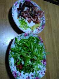 香喷喷的辣椒炒肉做法图解2)