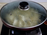 自制猪肉豆角煎饺做法图解9)