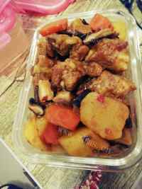 家常菜土豆焖排骨