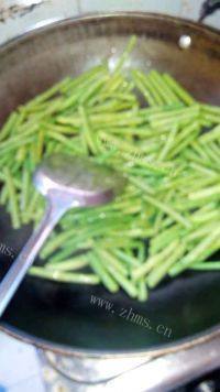 自制肉末豇豆做法图解4)