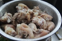 美味的腐乳猪蹄做法图解3)